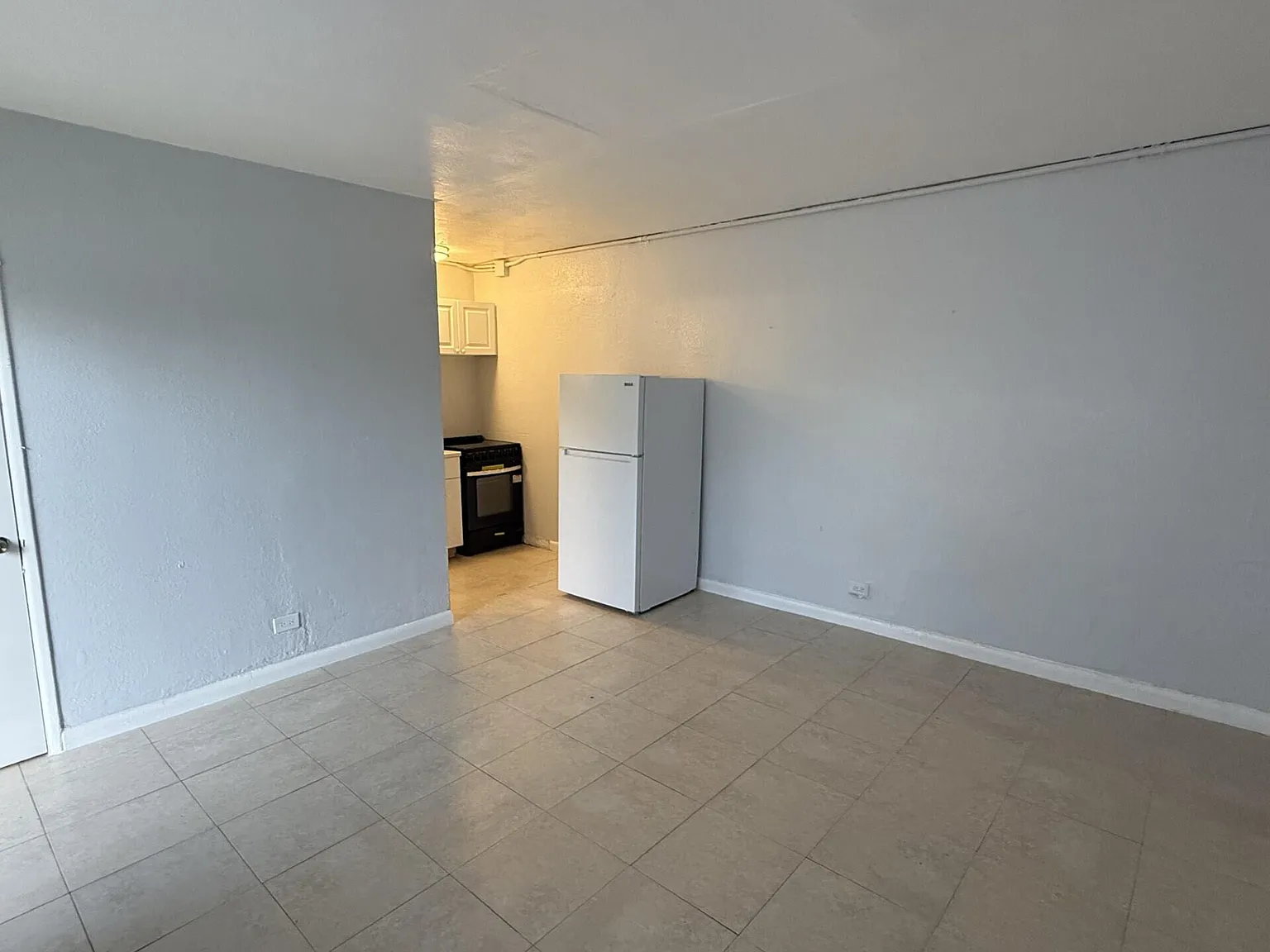 Studio, 1.0 bath, 300 sqft, $1,250 — Photo 1