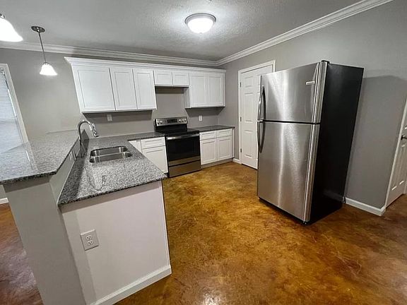 3rd image of 2820 Hinton Dr #A