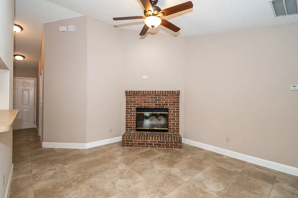 3 bed, 2.0 bath, 1358 sqft, $2,075 — Photo 2