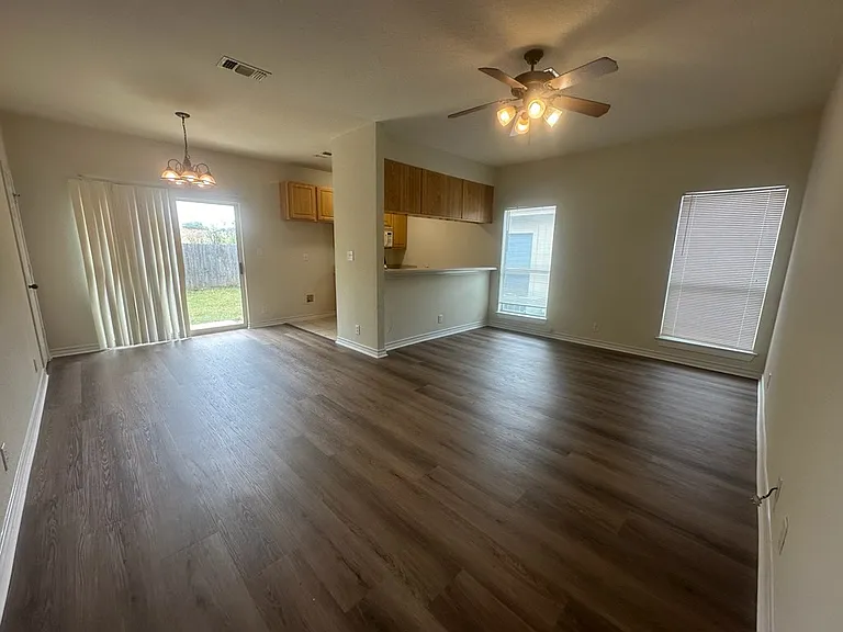 932 Misty Acres Dr — Photo 7