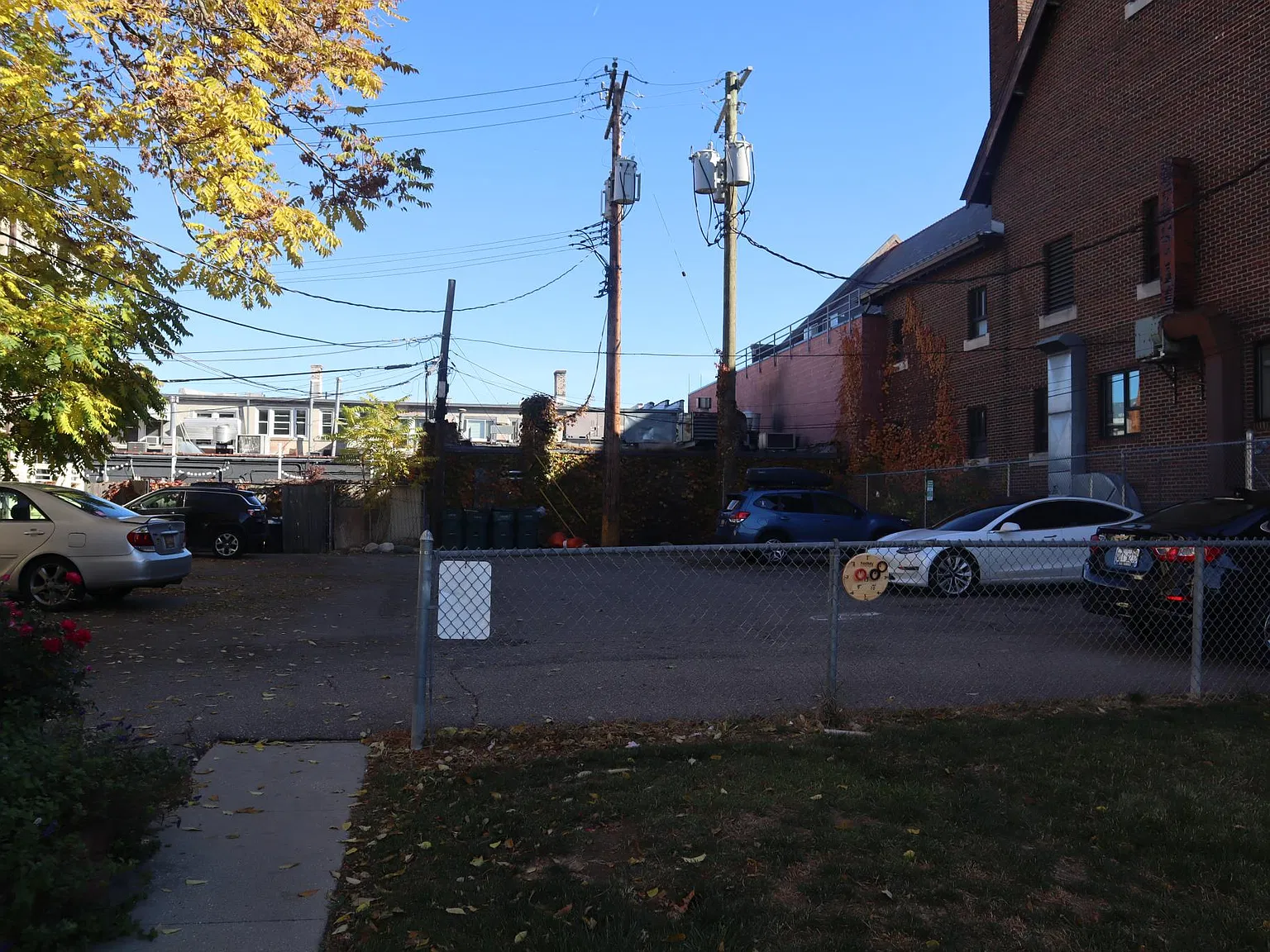 321 W 6th St — Photo 3