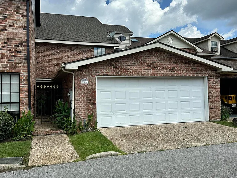 104 Ambiance Cir — Photo 1
