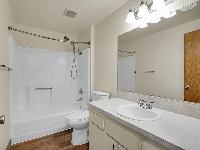 Garden Court Apts. — Photo 24
