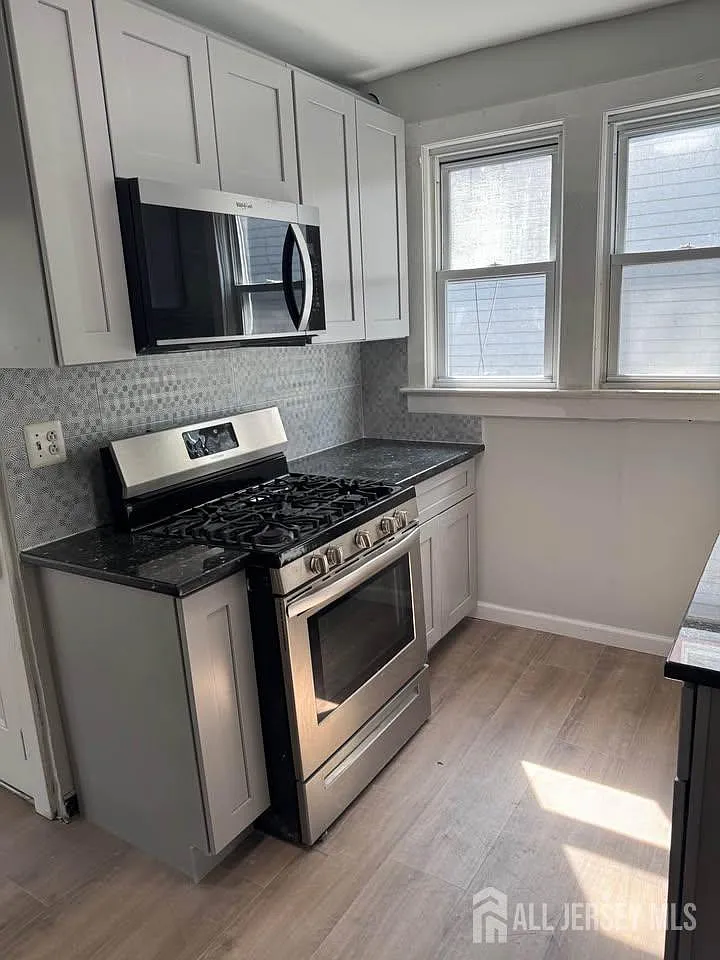 2 bed, 1.0 bath, $2,479 — Photo 4