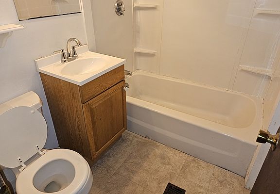 3rd image of 38 Middle St
