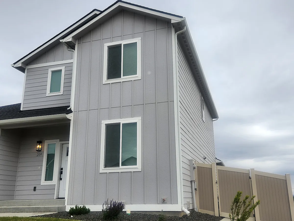 Building Photo - 209 Rainier Dr