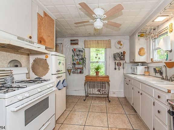 5th image of 133 Woodside Ave