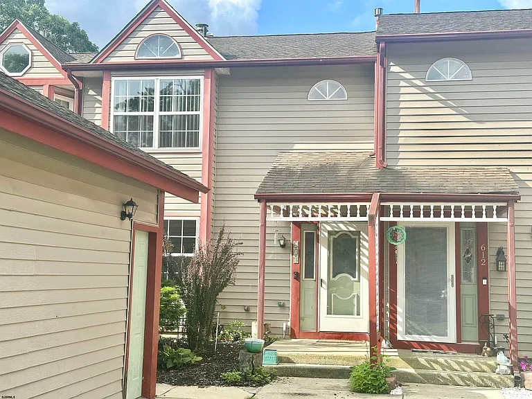 614 Lake Front — Photo 30