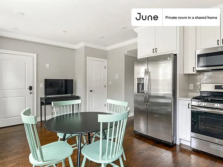 490 Washington St #A — Photo 8