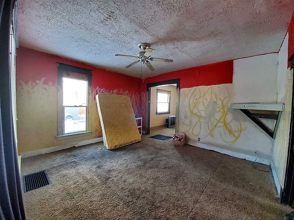 5th image of 408 W 9th St