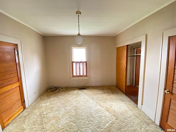 5th image of 1115 E Sloan St
