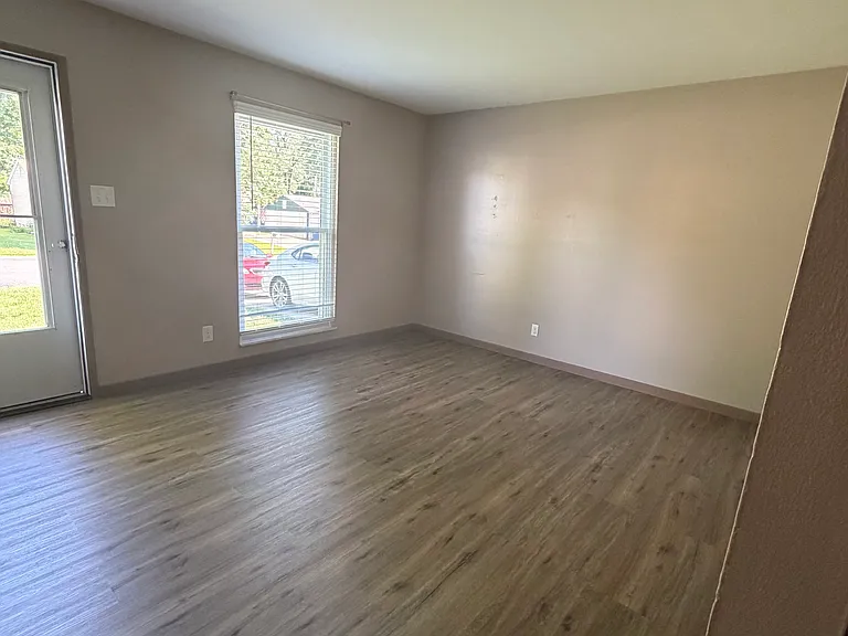 3006 Lyme St — Photo 4
