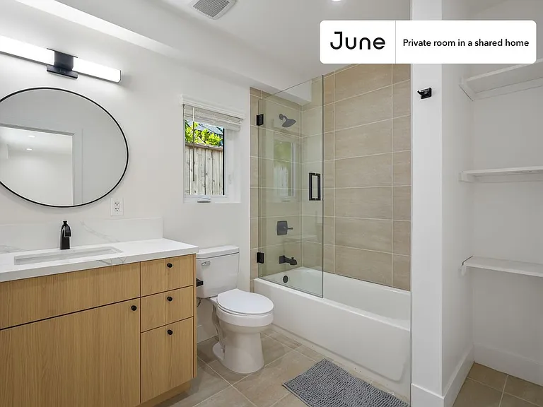 1321 N June St #A — Photo 4
