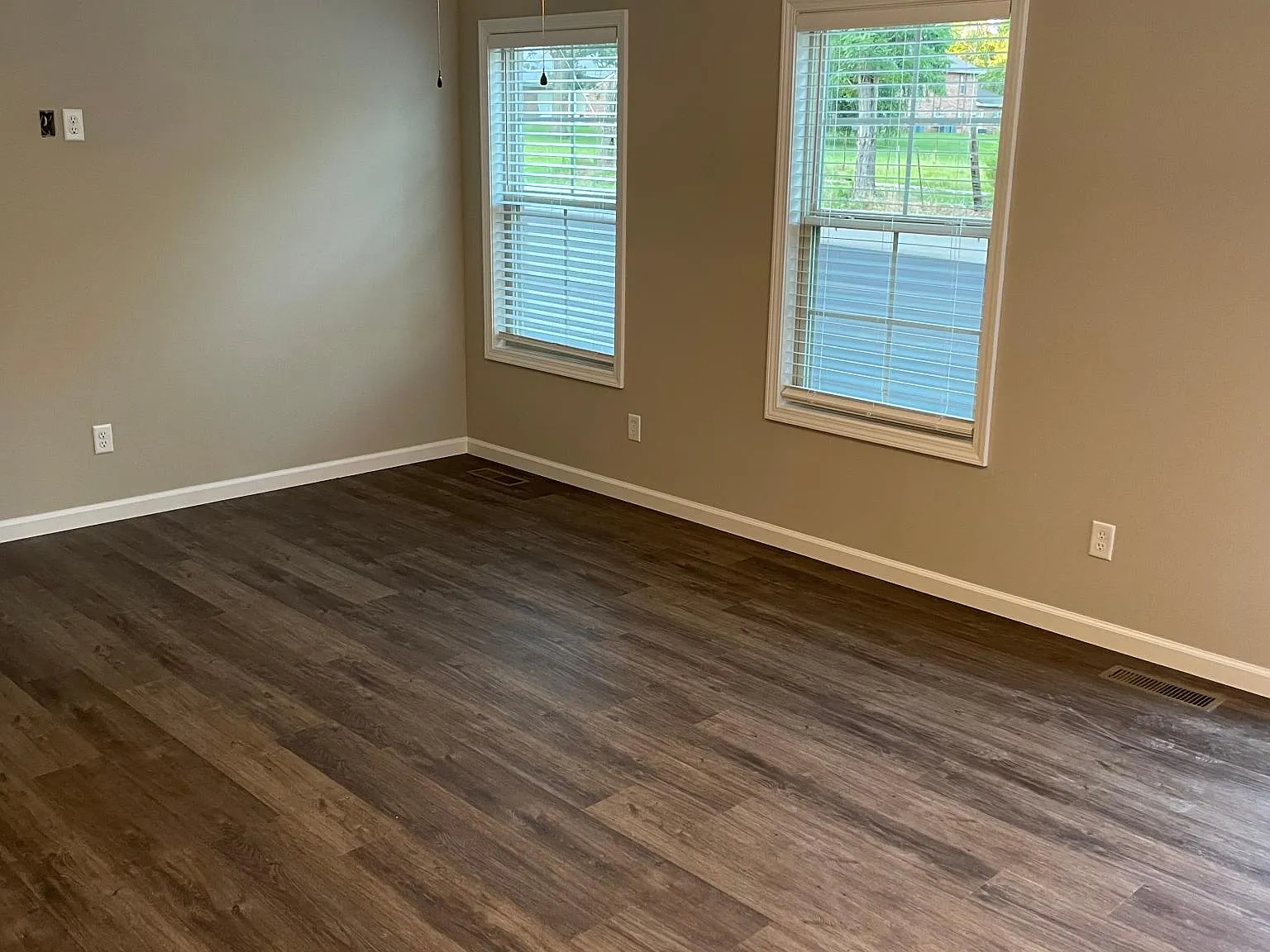 3 bed, 2.5 bath, 1450 sqft, $1,550 — Photo 3