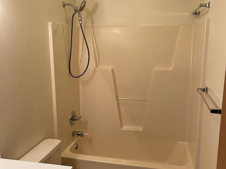 128 Summit Ave NE — Photo 5