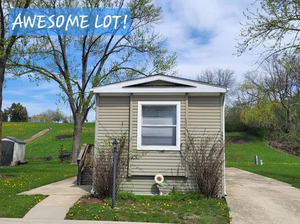 296 Park Lane Rd #107, Elgin, IL 60123