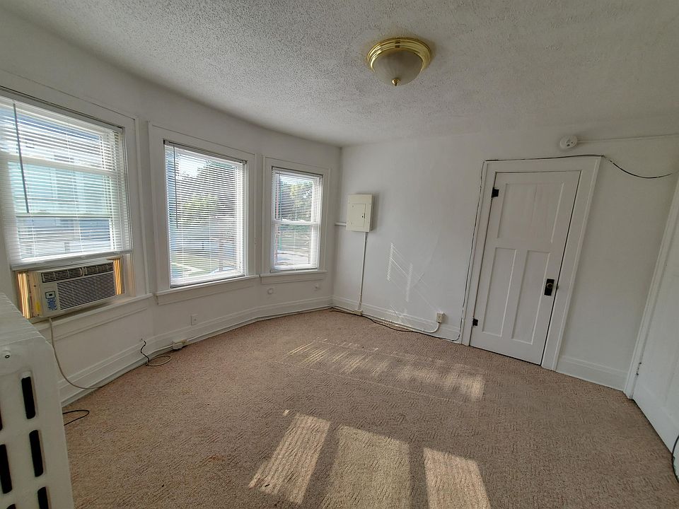 1st image of 810 W 25th St #10506389