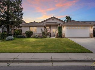 11009 New Forest Dr, Bakersfield, CA