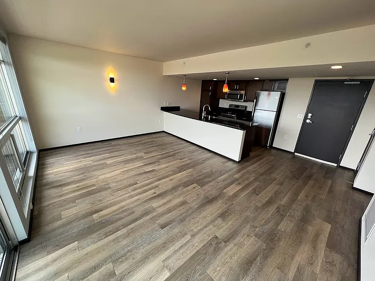 Galaxie High Rise Apartments — Photo 42