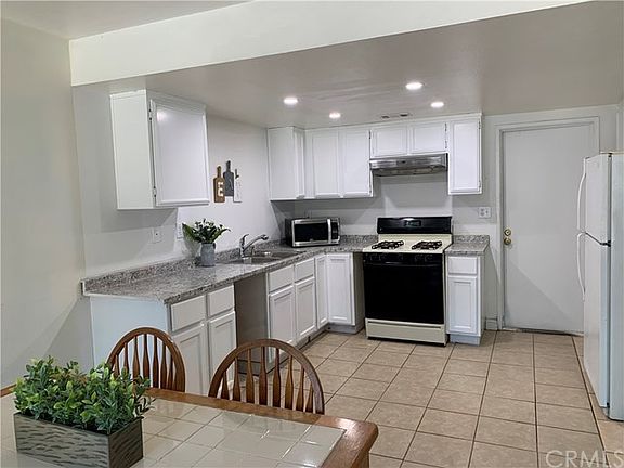 4th image of 23220 Bay Ave