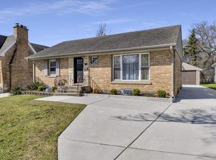 828 N Walnut Ave, Arlington Heights, IL 60004