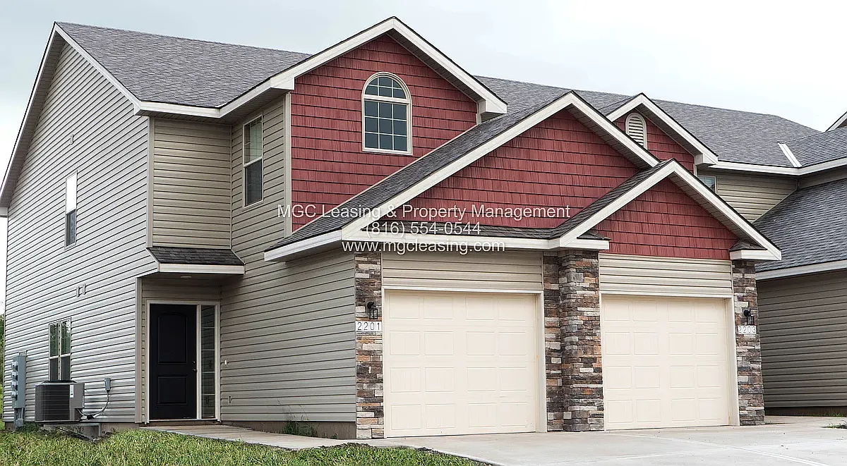 3 bed, 1224 sqft, $1,725 — Photo 1