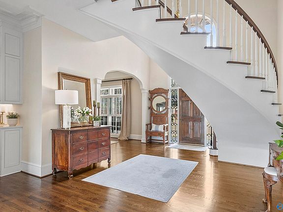 5th image of 6730 Elaina Ln