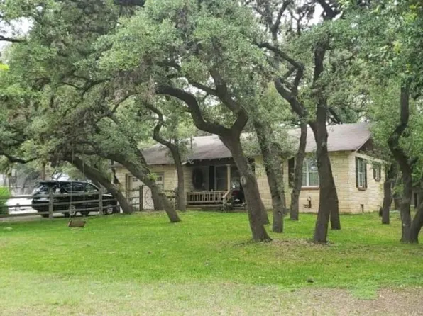 607 N School St, Boerne, TX 78006