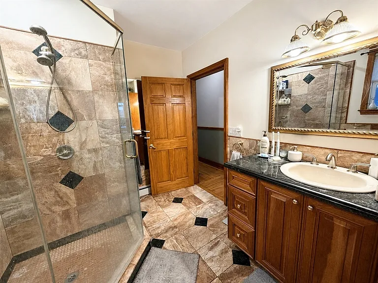 727 E 3rd St #1 — Photo 19