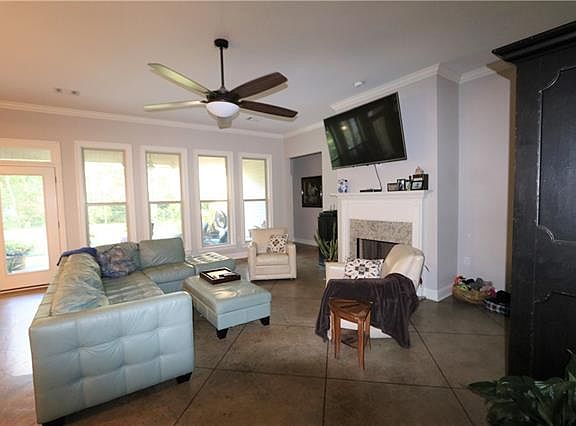 5th image of 465 Parlange Dr