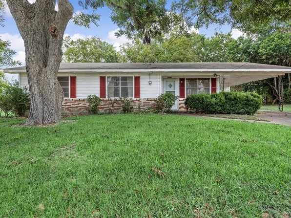 1304 E Alamo Street, Brenham, TX 77833