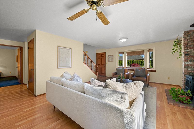 5th image of 3231 Pinewood Avenue