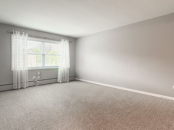 5th image of 530 W Barry Ave APT 4D