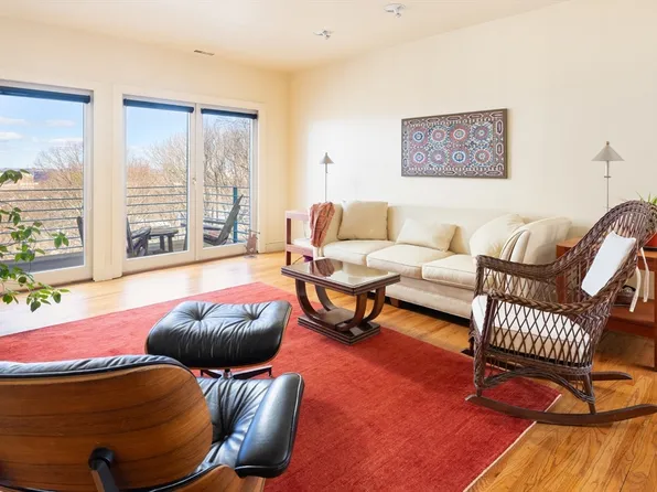 227 Summit Ave E #405, Brookline, MA 02446