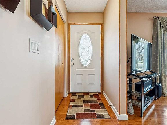 3rd image of 320 W Whiteview Rd NE