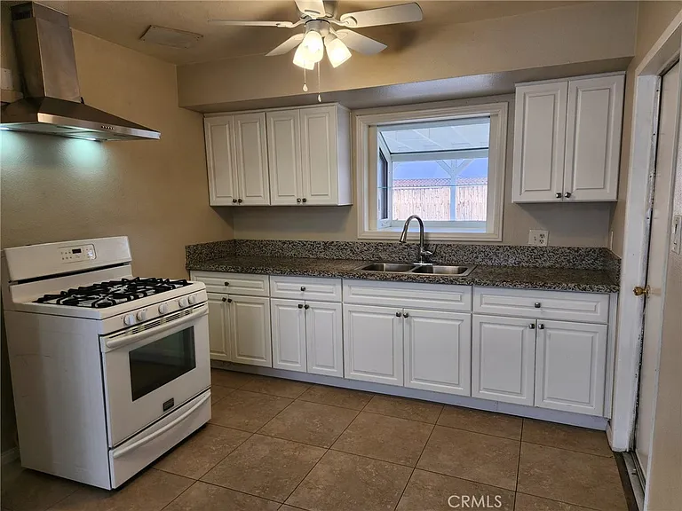 3975 Eileen St — Photo 10
