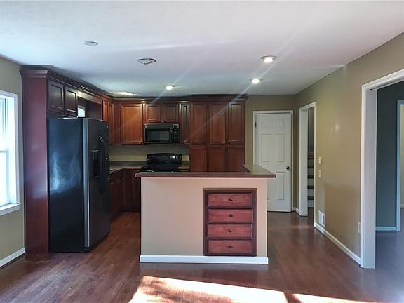 3rd image of 2980 Walker Dr