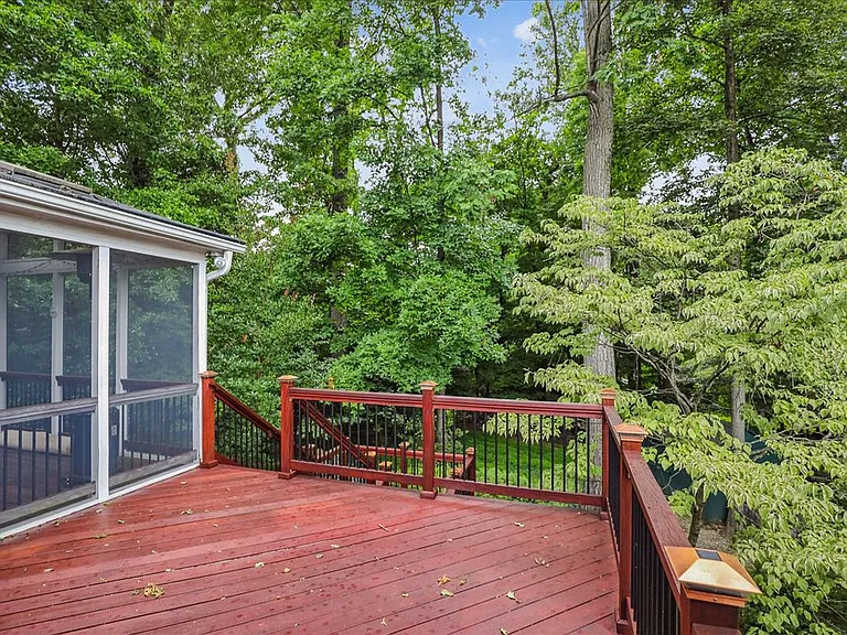 1397 Canterbury Way — Photo 32