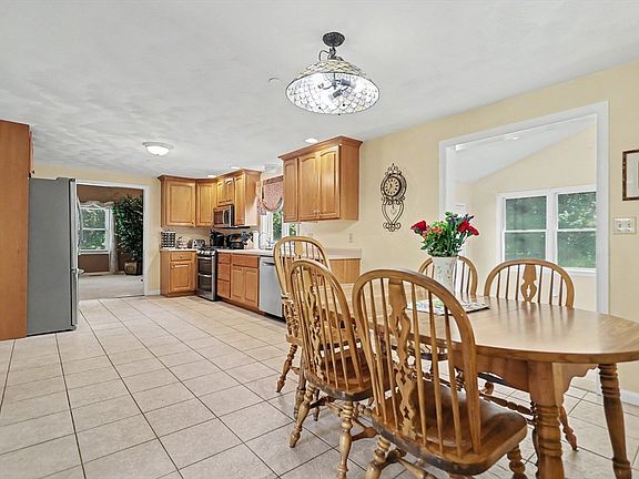 5th image of 22 Sawmill Ridge Rd