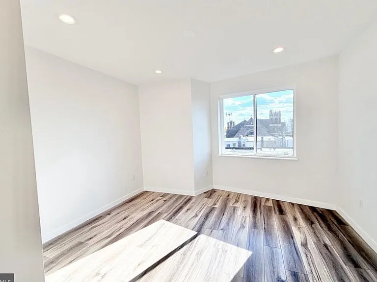 3221 Latona St — Photo 14