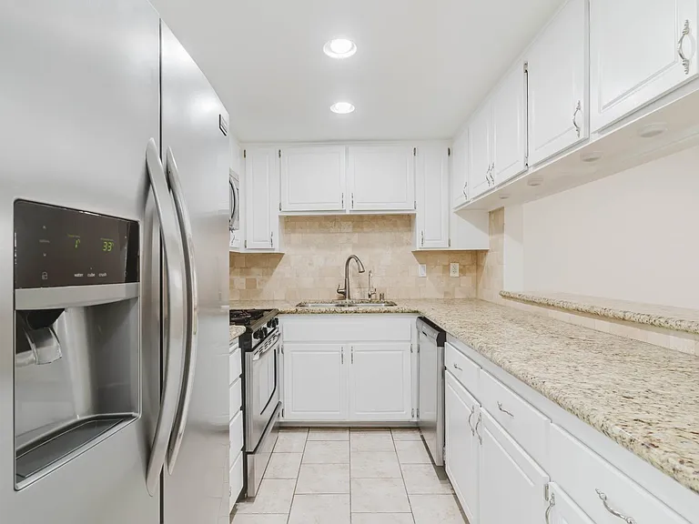 333 Burchett St #111 — Photo 8