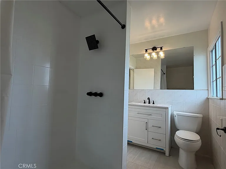 19216 Calvert St — Photo 21
