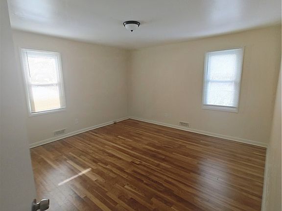 5th image of 17460 Chagrin Blvd