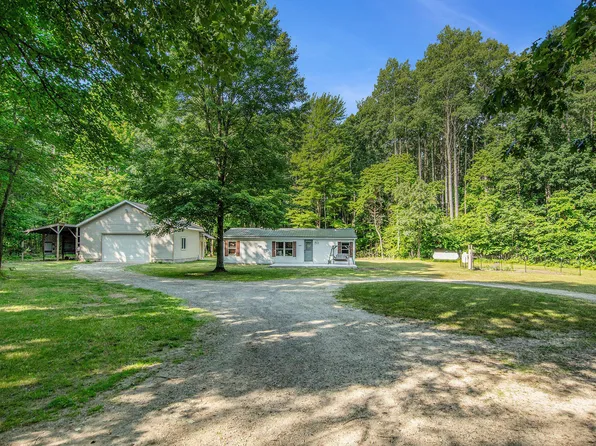 12467 S Running Deer Ln, Grant, MI 49327