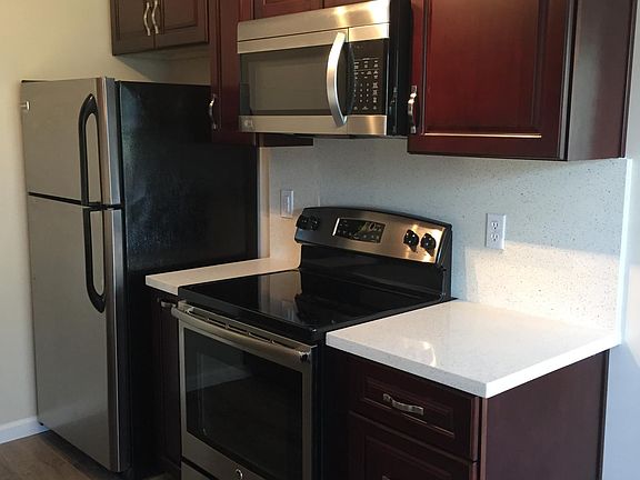 2nd image of 40 Glen Eyrie Ave APT 24