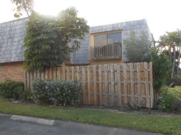 1647 Park Meadow Ln #2, Fort Myers, FL 33907