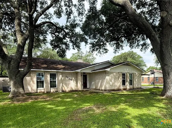 1006 Fairlane Dr, Ganado, TX 77962