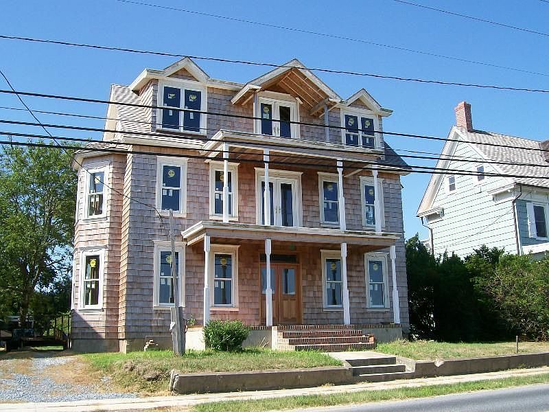 2nd image of 352 Pilottown Rd