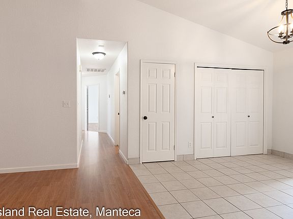 5th image of 15046 Cambridge Dr
