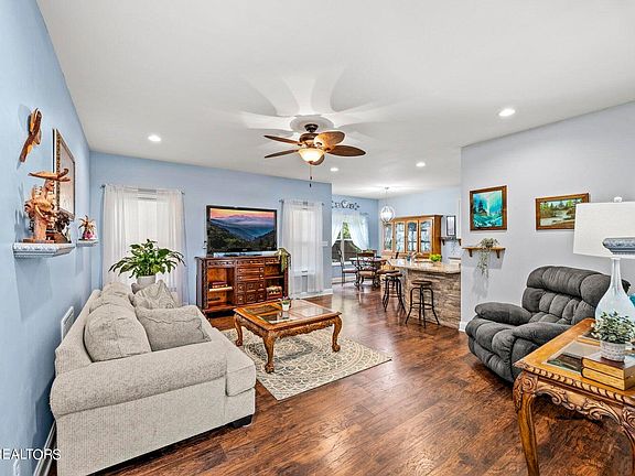 4th image of 2047 Bluebonnet Dr